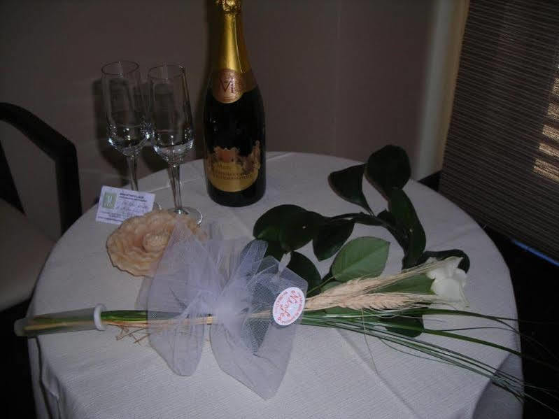 סולמונה Manhattan Village Hotel מראה חיצוני תמונה