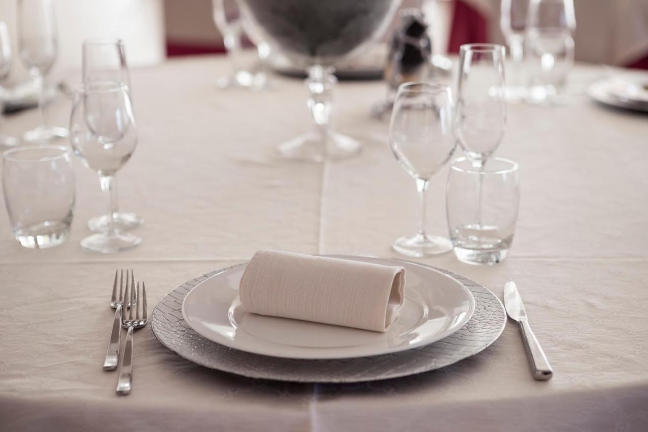 סולמונה Manhattan Village Hotel מראה חיצוני תמונה