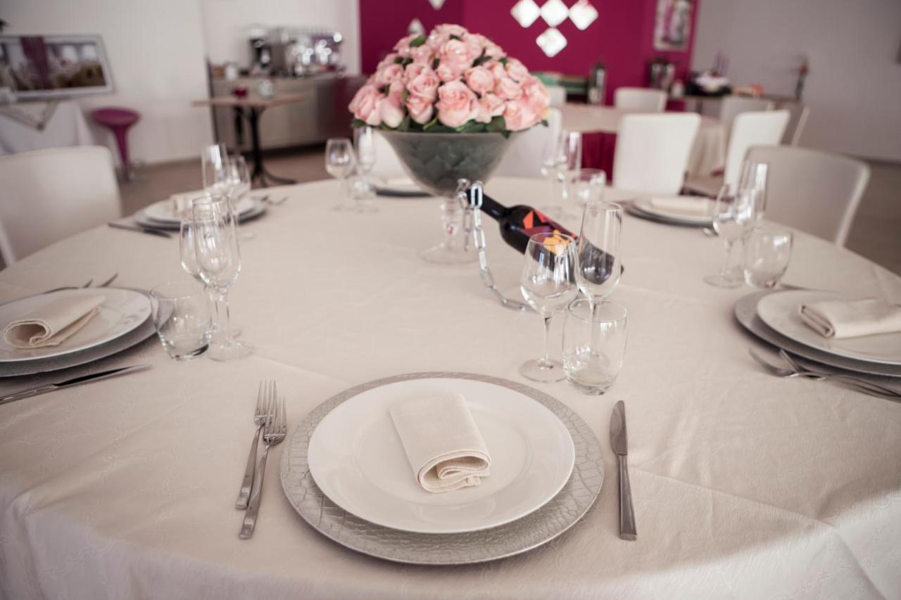 סולמונה Manhattan Village Hotel מראה חיצוני תמונה