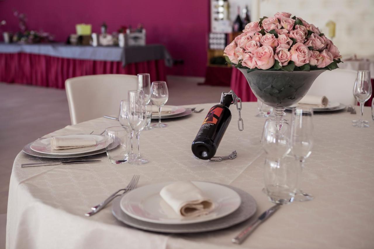 סולמונה Manhattan Village Hotel מראה חיצוני תמונה