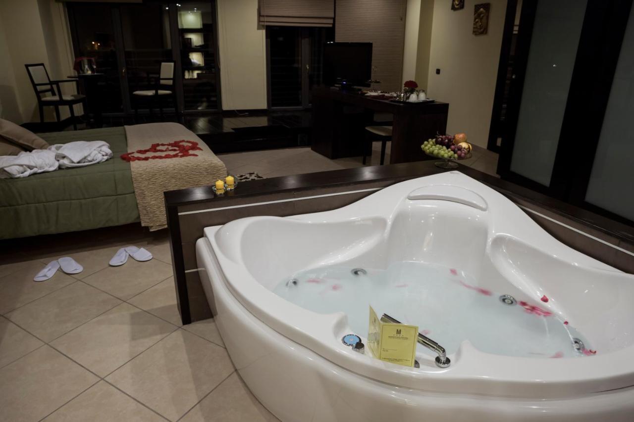 סולמונה Manhattan Village Hotel מראה חיצוני תמונה