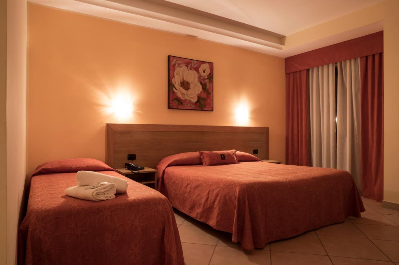 סולמונה Manhattan Village Hotel מראה חיצוני תמונה